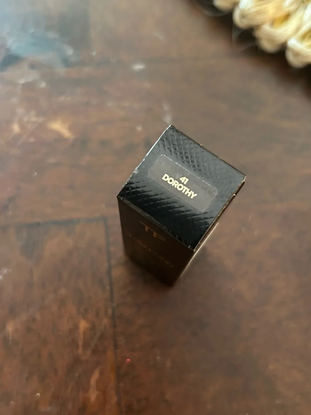 Tom Ford Lipstick - Coral Red  Dorothy Moisturizing Cream Lipstick